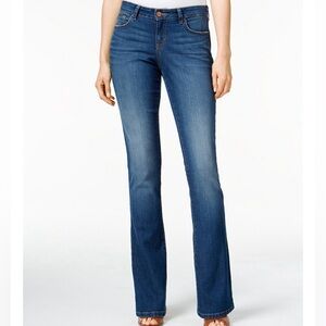 NEW YORK & CO. Comfortable jeans, Bootcut, Low Rise. Curvy. Size 4. Peti…